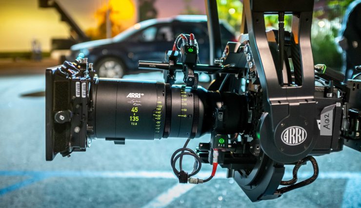 2020-7-arri-signature-zoom-45-135-behind-the-scenes2-photo-arri-740x428.jpg